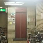 奥のエレベーターで5階へ 奥のエレベーターで5階へ